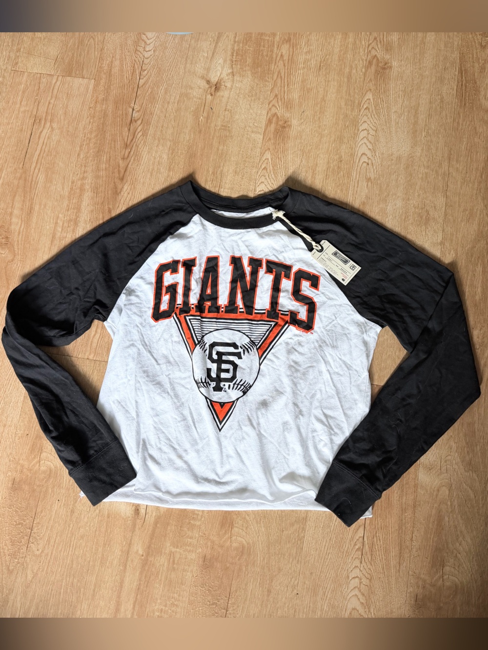 Giants Raglan ⚾️ Tee - White and Black